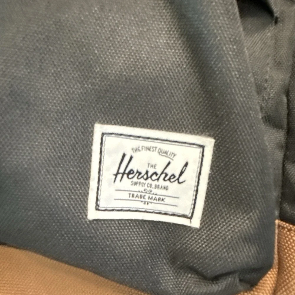 Herschel Supply Co. Heritage Shoulder Bag (8L) Black/ Saddle Brown